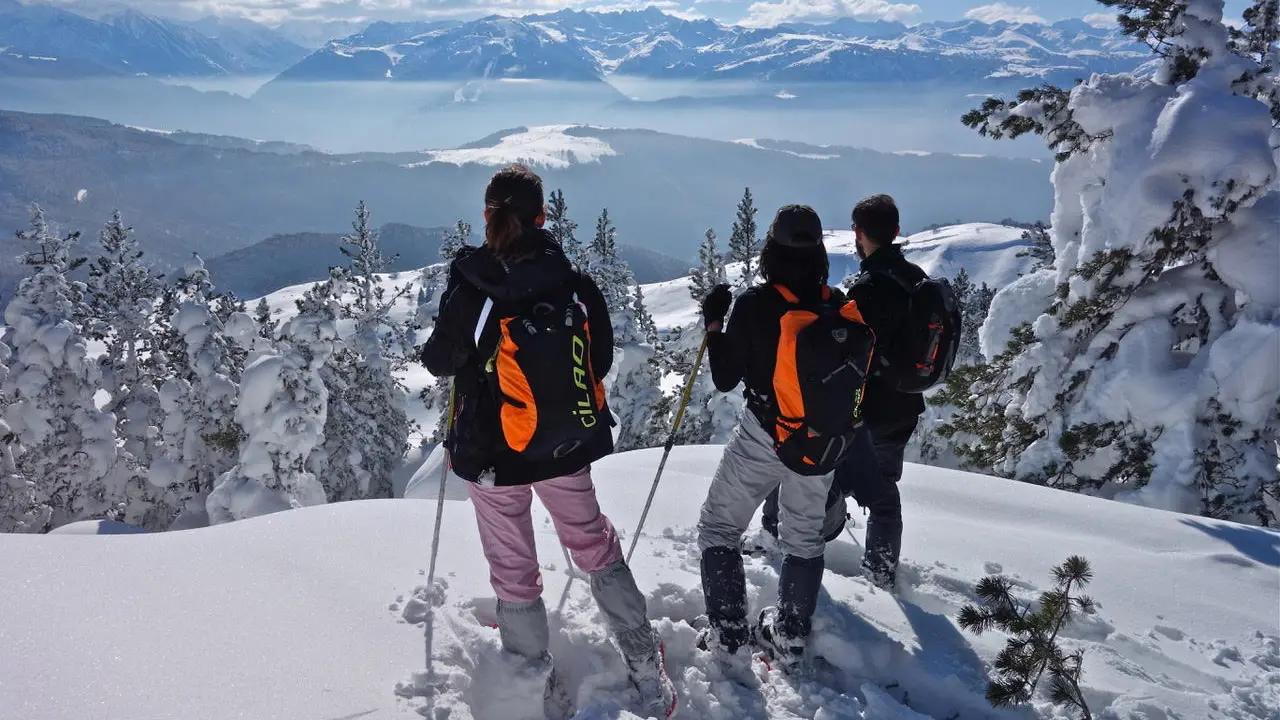 4 jours de randonnée en étoile en raquettes dans la Haute-Ariège et les Pyrénées-Orientales.