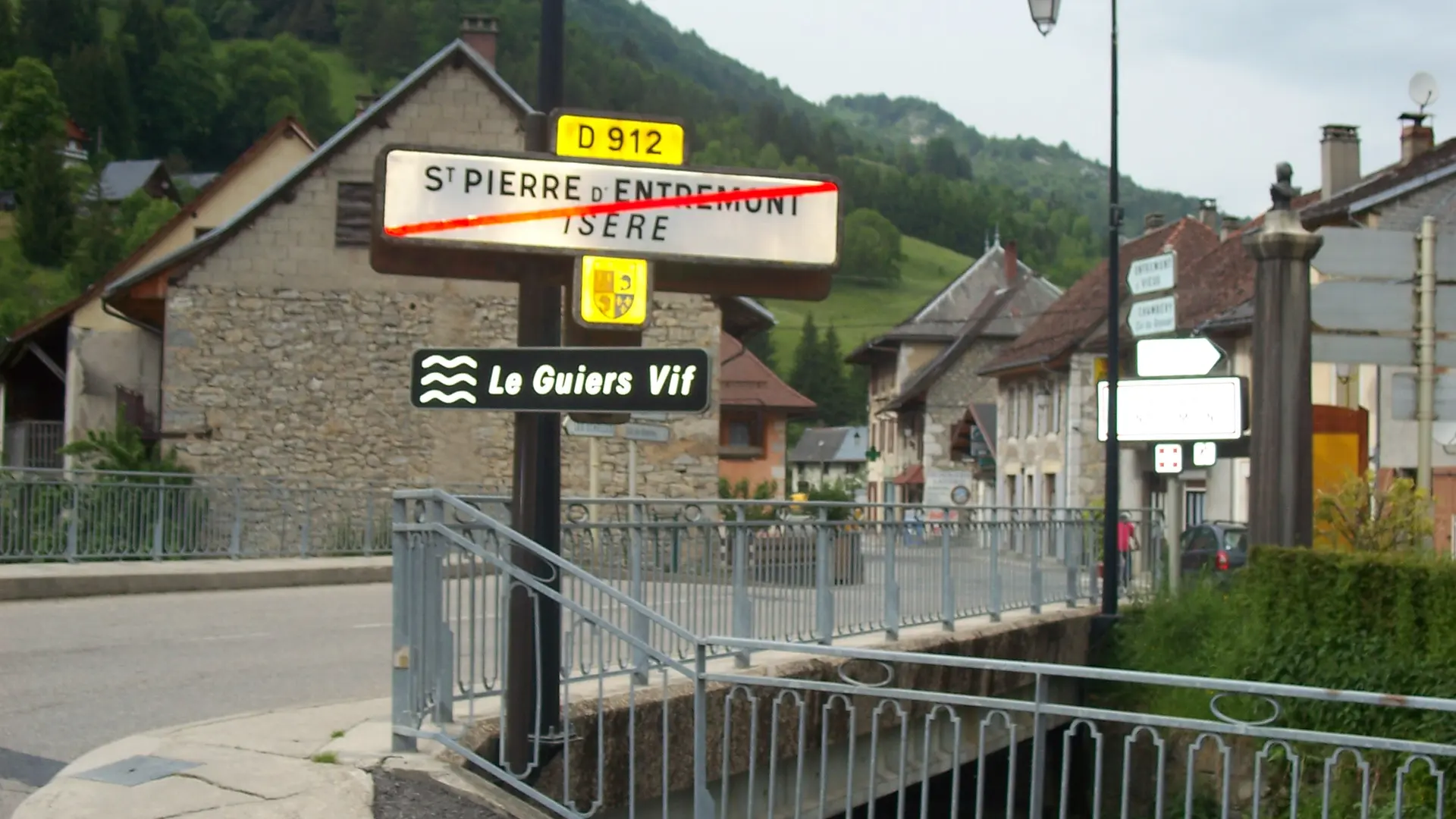 Pont sur le Guiers Vif