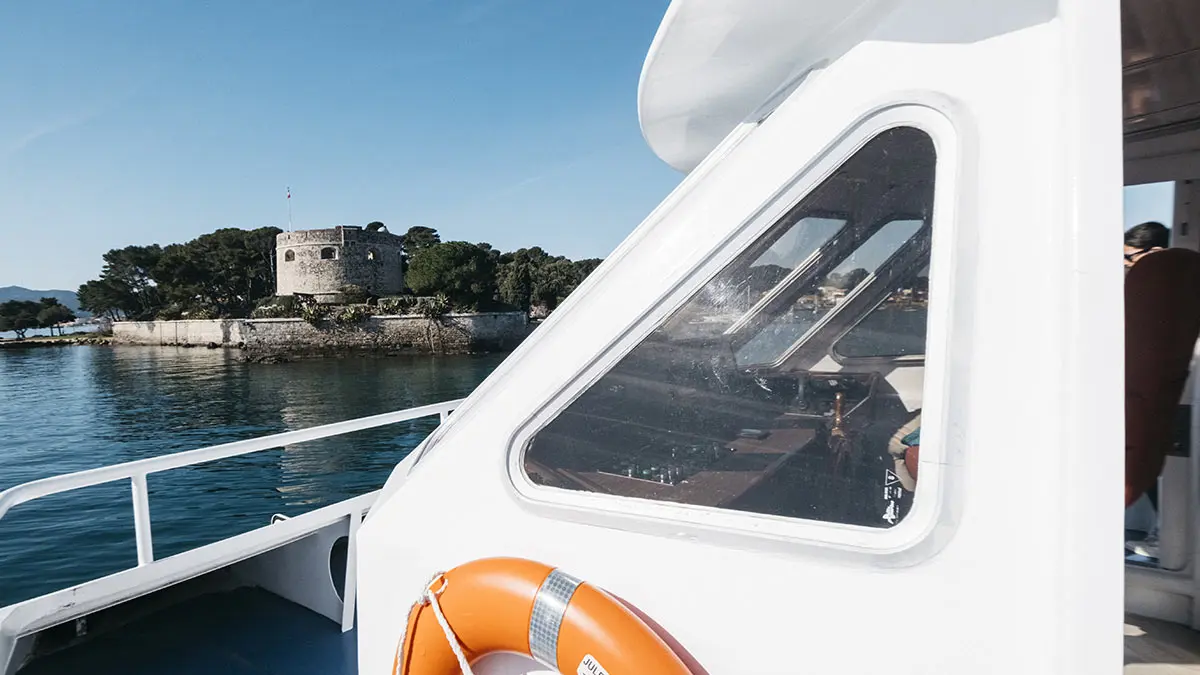 En bateau sur la rade