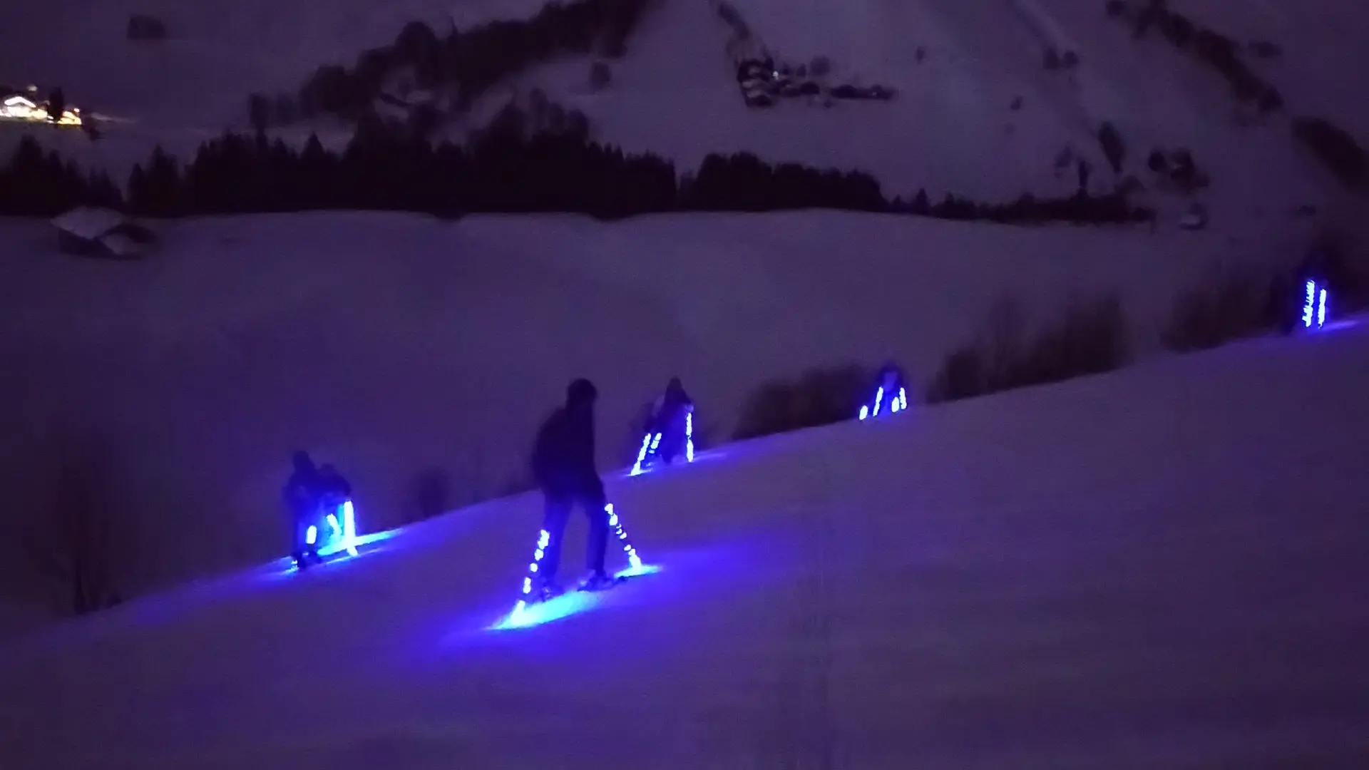 Randonnées en nocturne avec leds skis