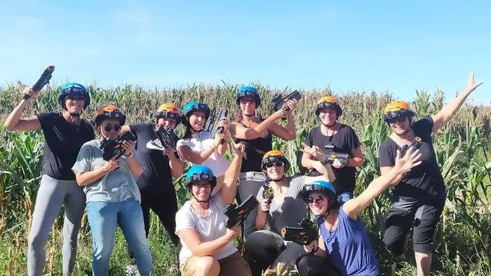 Activité Lasergame outdoor dans le terrain à 100 metres du gite... une activité fun à découvrir en famille ou entre amis