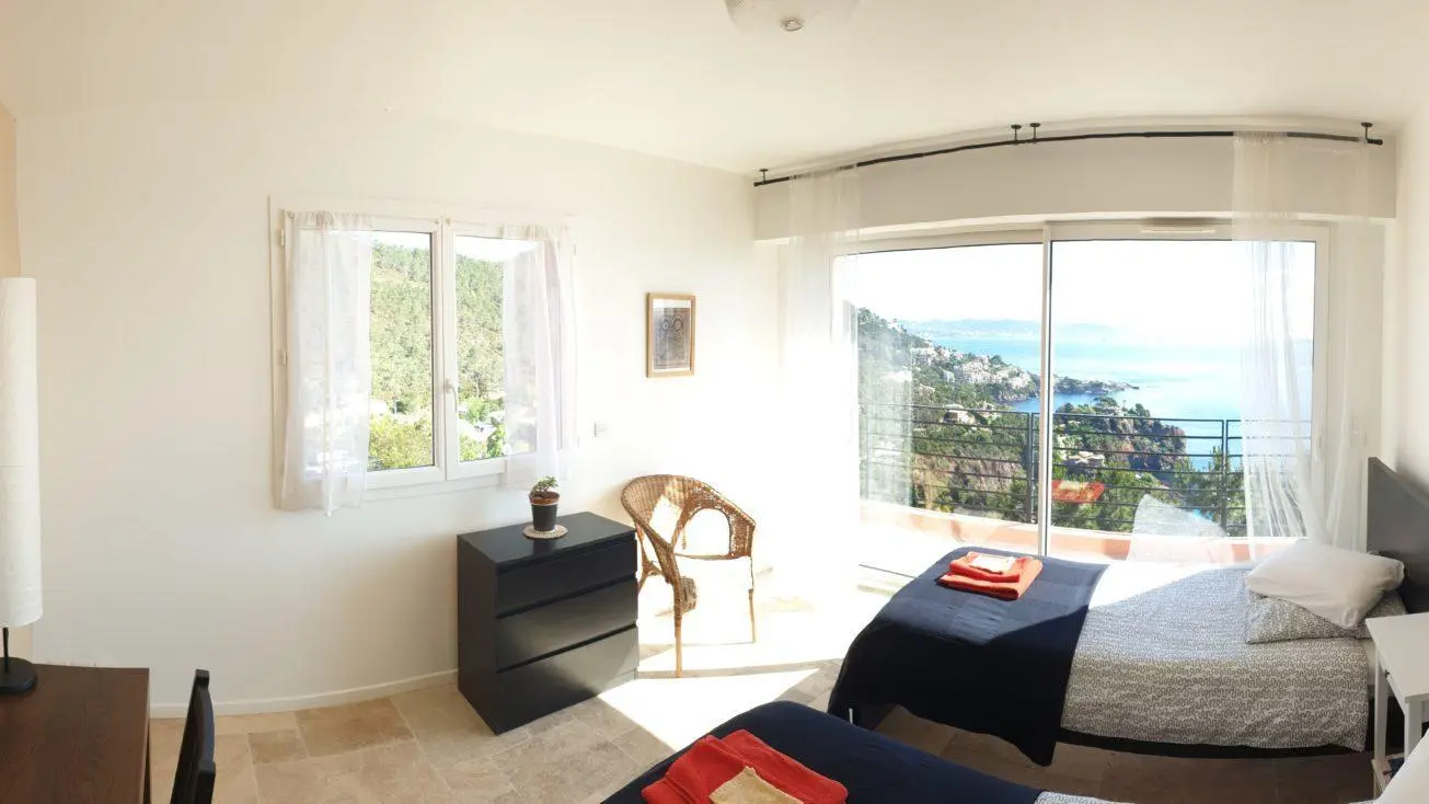 Chambre lits double Niveau 2 - Terres Rouges - Théoule-sur-Mer - Gîtes de France Alpes-Maritimes