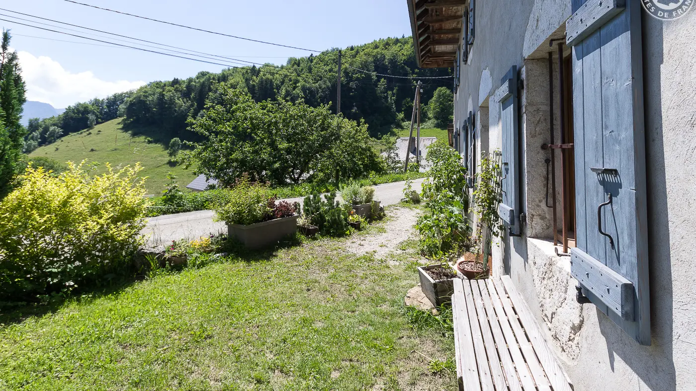 Devant la maison