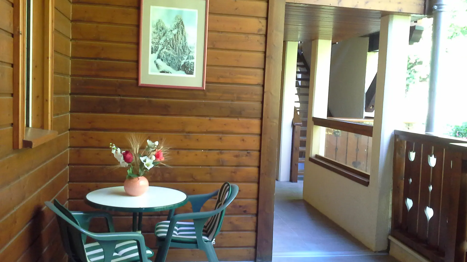 Balcon et table de jardin