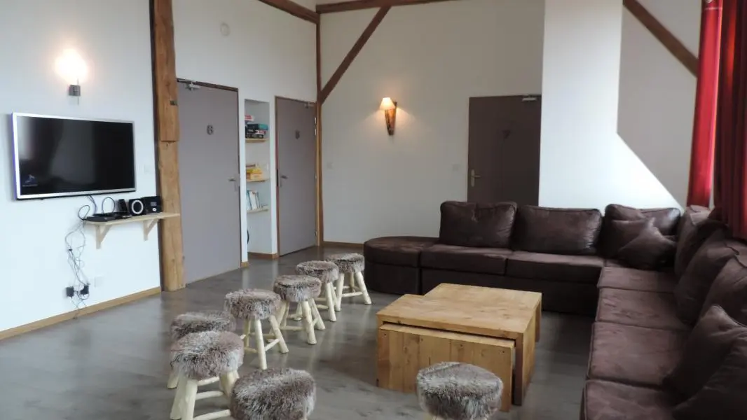 Salon à l'étage avec TV