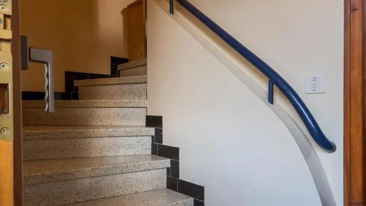 Escalier accès gîte