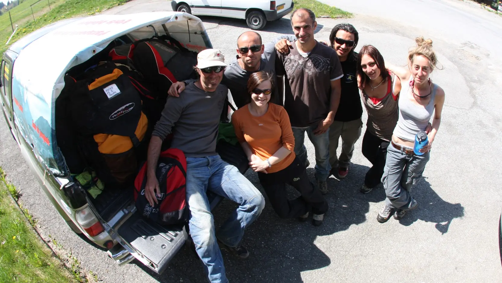 Een gezellige sfeer tijdens een zomercursus paragliding