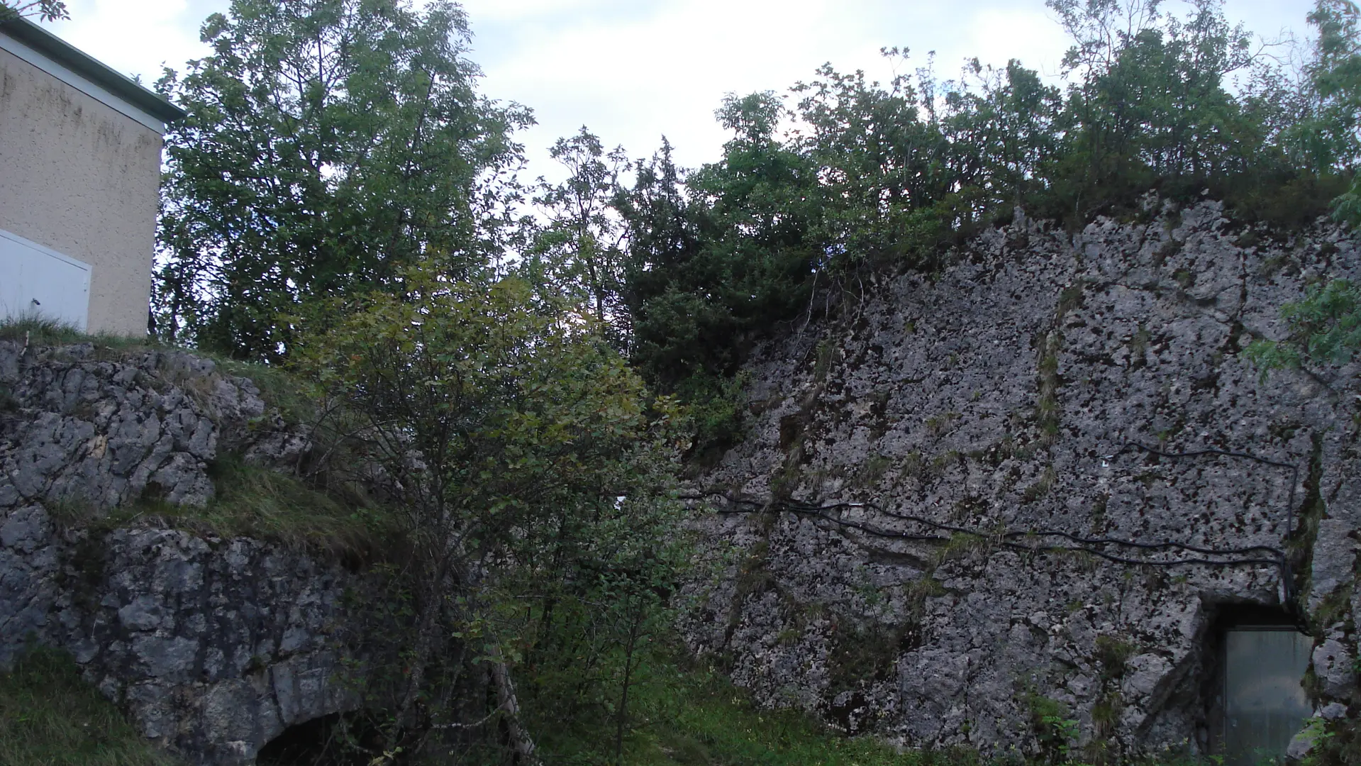 Centre de magnétologie , sis sur les ruines