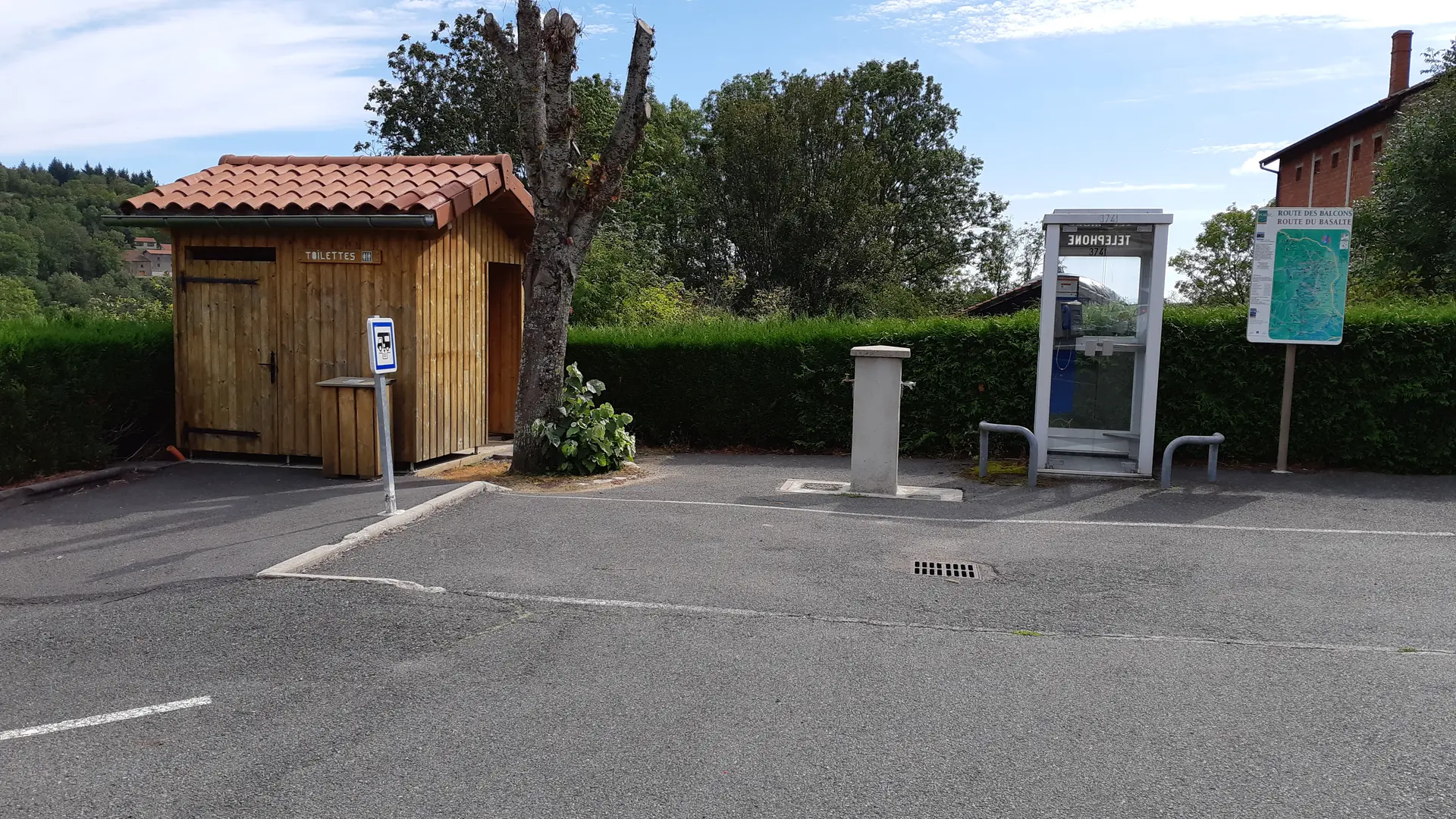 Aire de services et de stationnement Camping car à Gumières