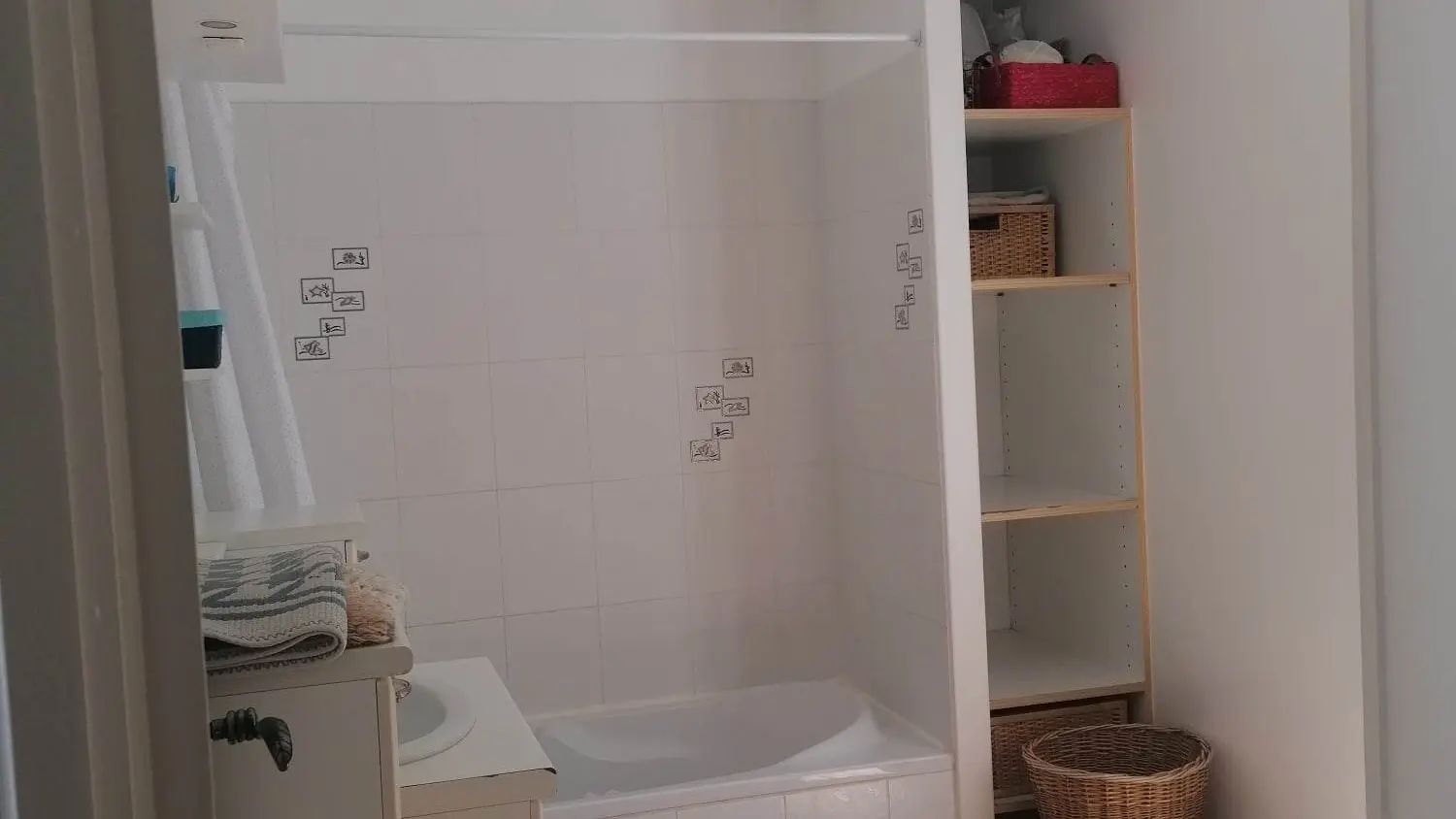 salle de bains avec WC