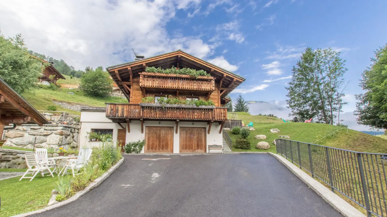 grande propriété au calme avec beaucoup d espace a 200M du centre des houches 500M des pistes
