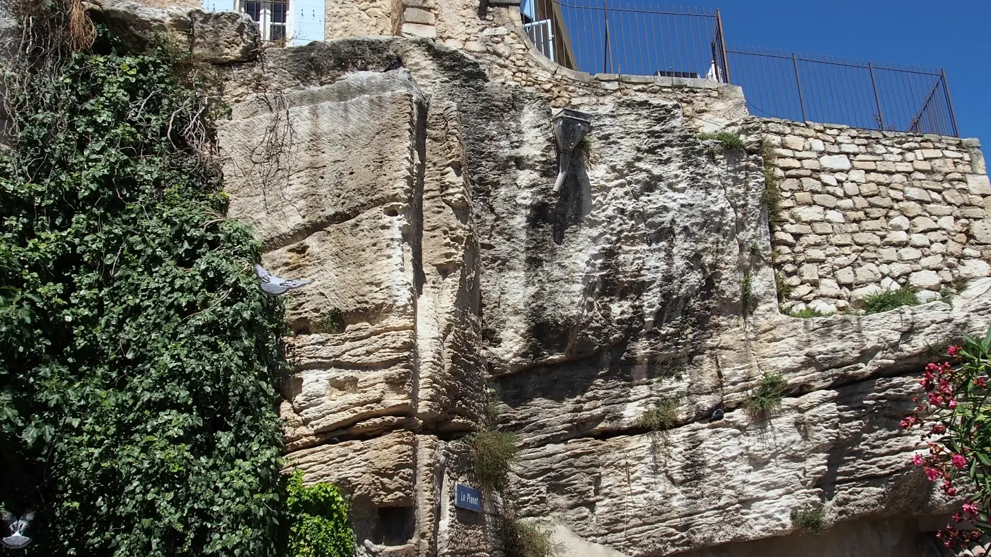 Quartier Le Planet - ancienne carrière de pierre de Fontvieille