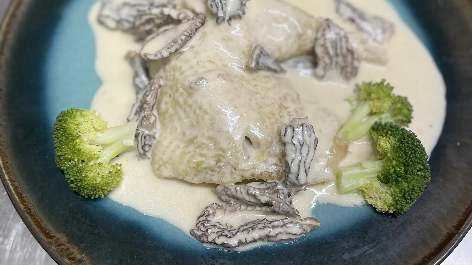 Volaille de bresse aux morilles