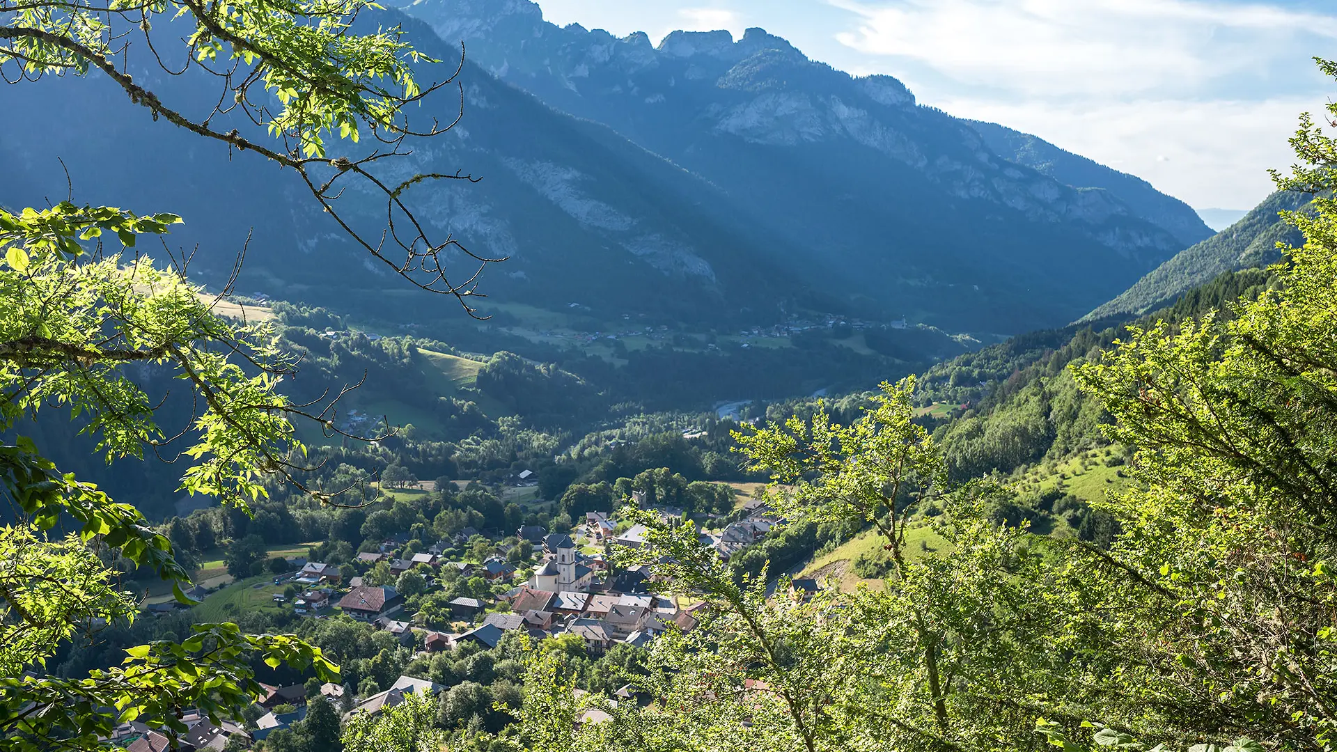 Vue sur le village du Biot et le Mont Billat