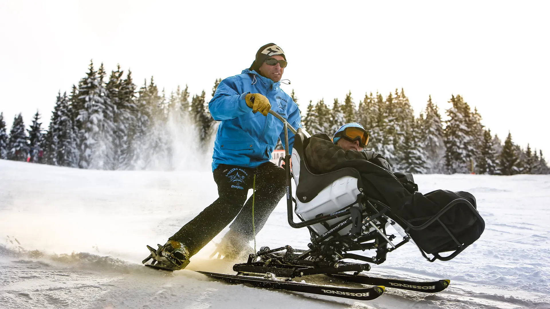 Descente en Tandem'flex sur une piste de ski