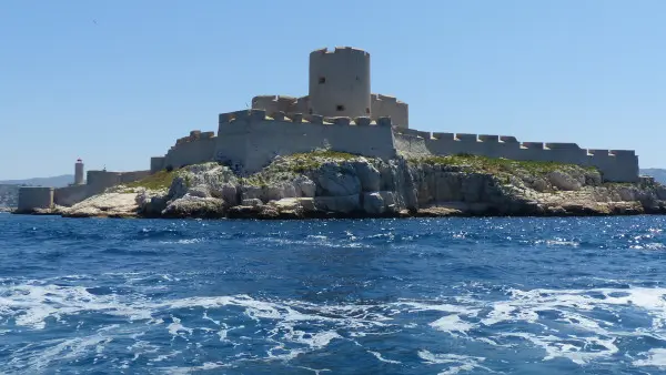 Discover the If Castle - Sea walking 2h30 tour