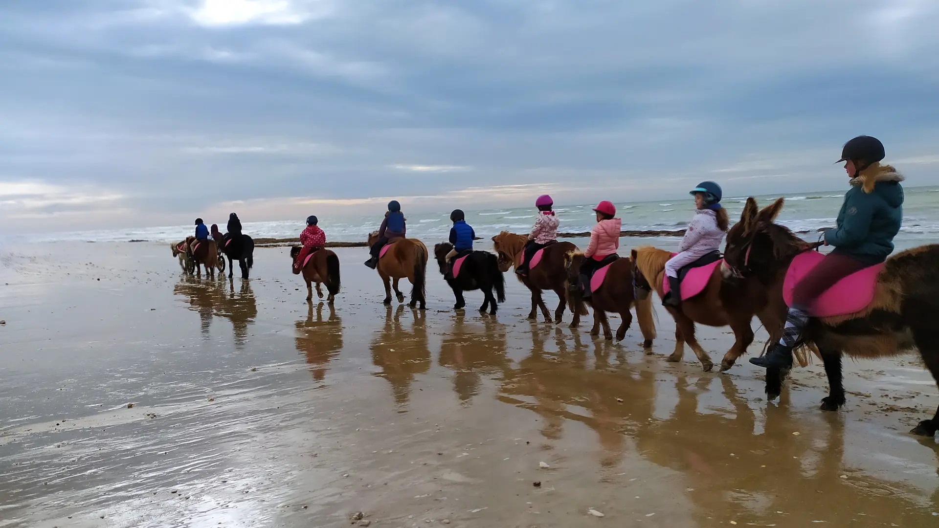 balade en poney sur la plage