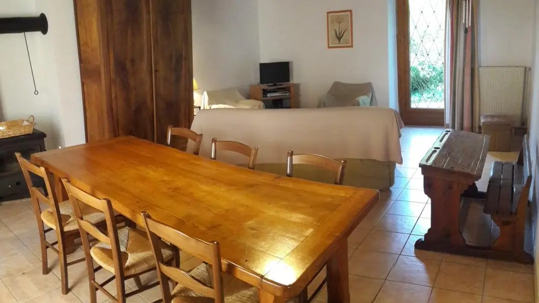 Pièce à vivre et coin salon