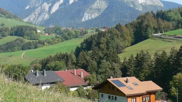 Au dessus de la maison.