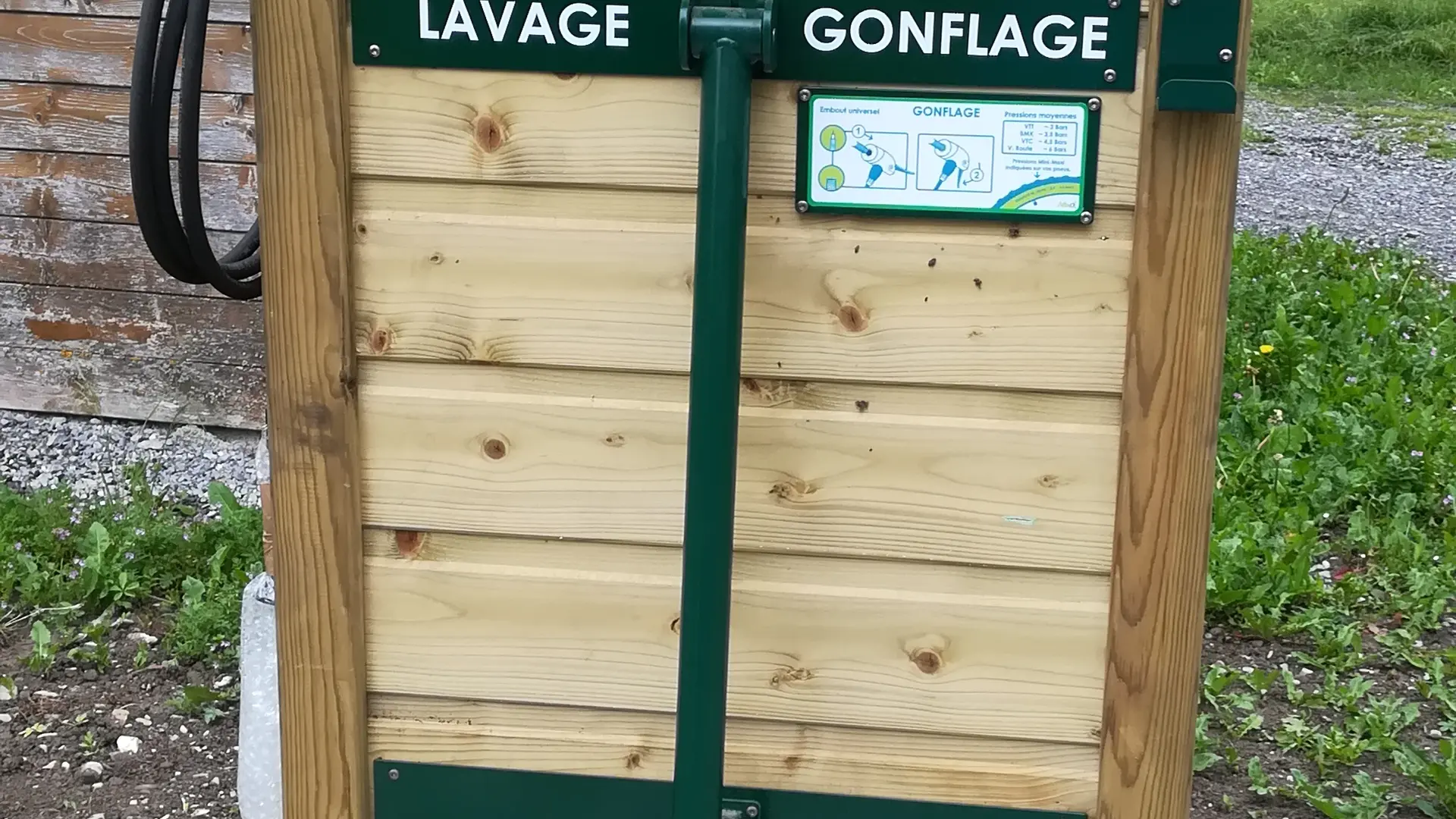 Station de lavage et de gonflage des vélos au niveau de la commune de Val de Chaise