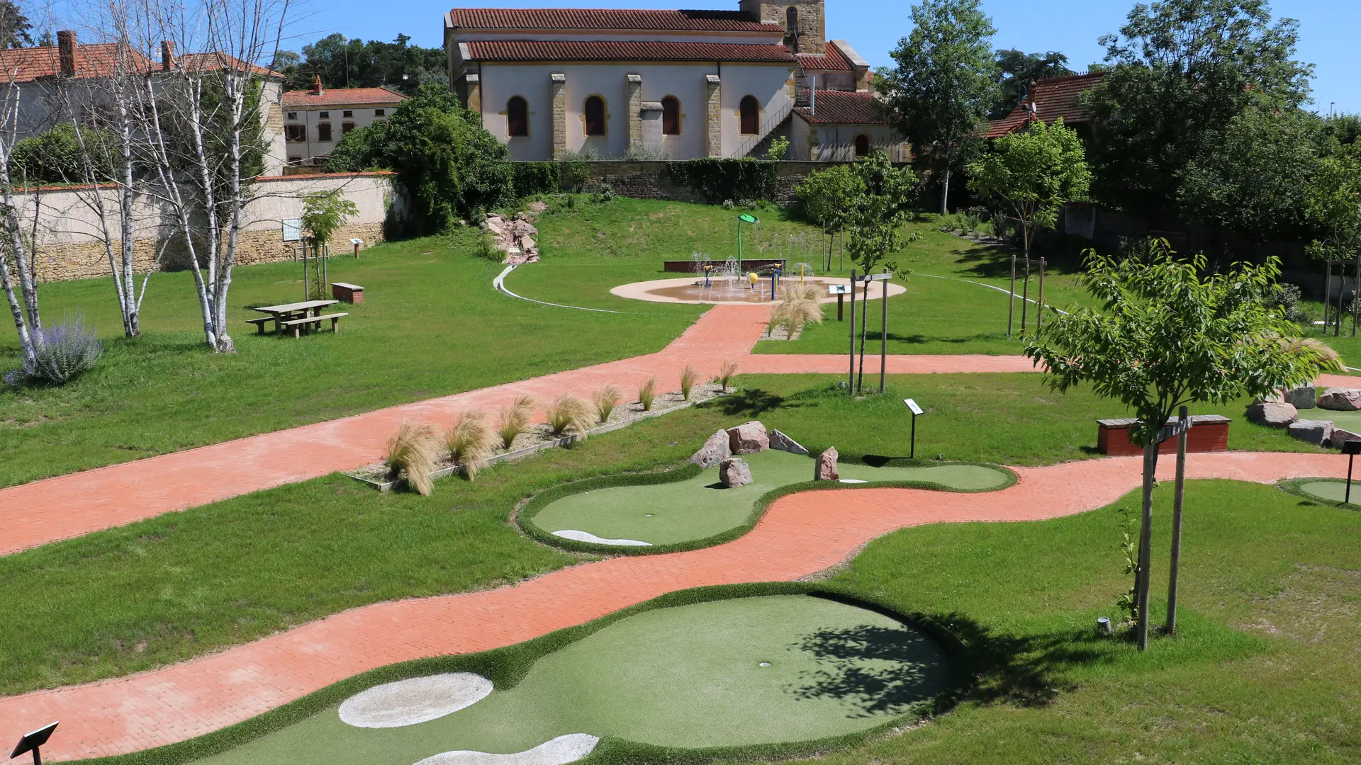 Parcours de golf-miniature de 12 trous