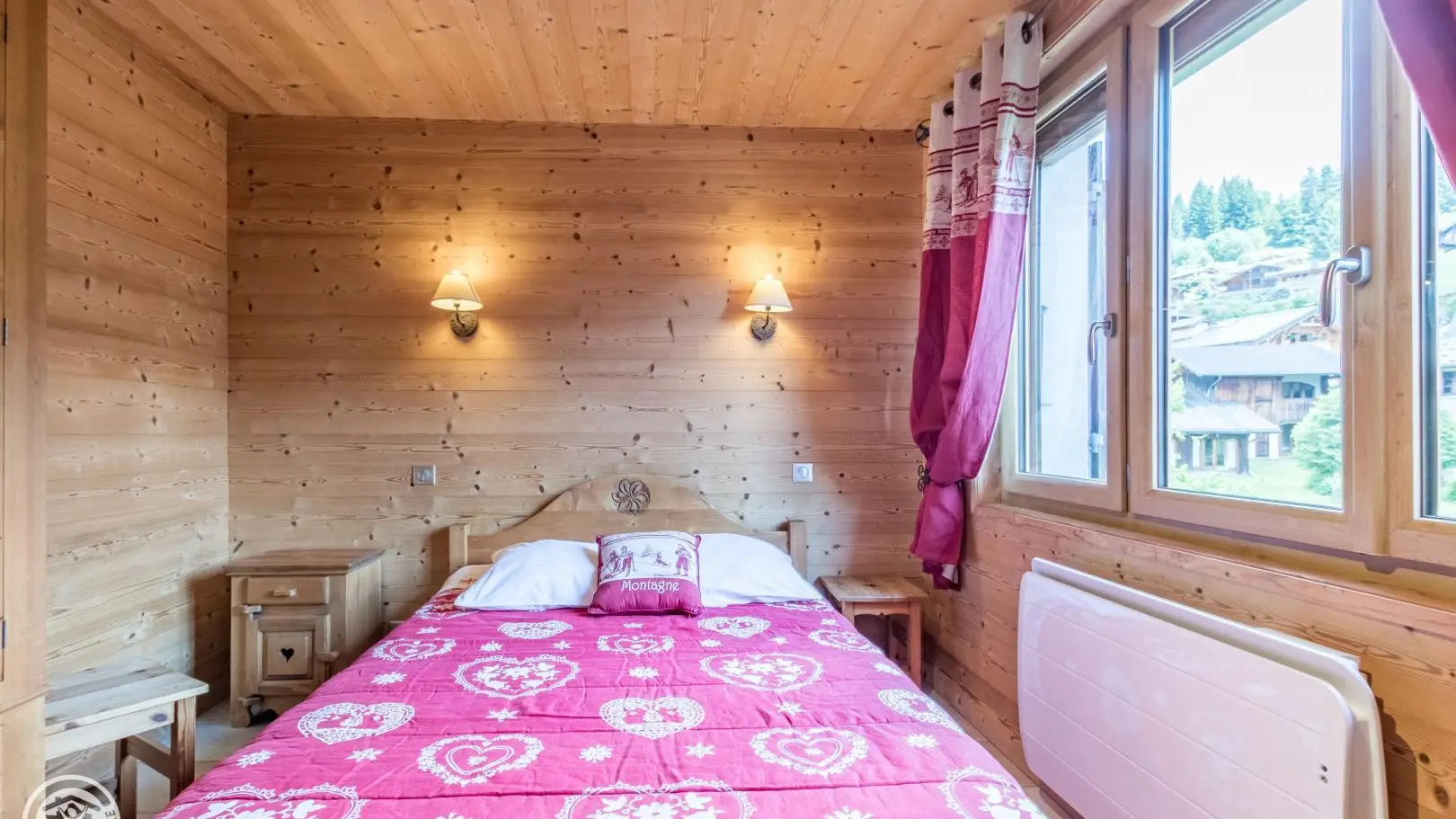 Chambre 2 (lit 2 pers. en 140 cm + lit 1 pers. en 90 cm)