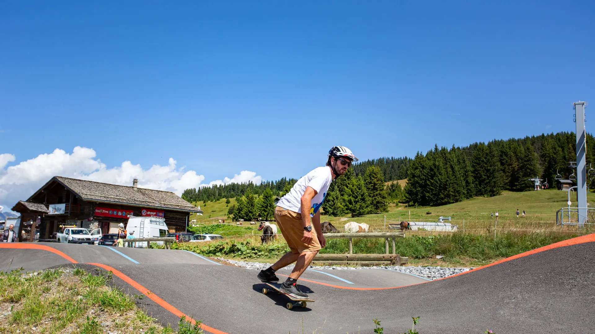 Skate sur la pumptrack