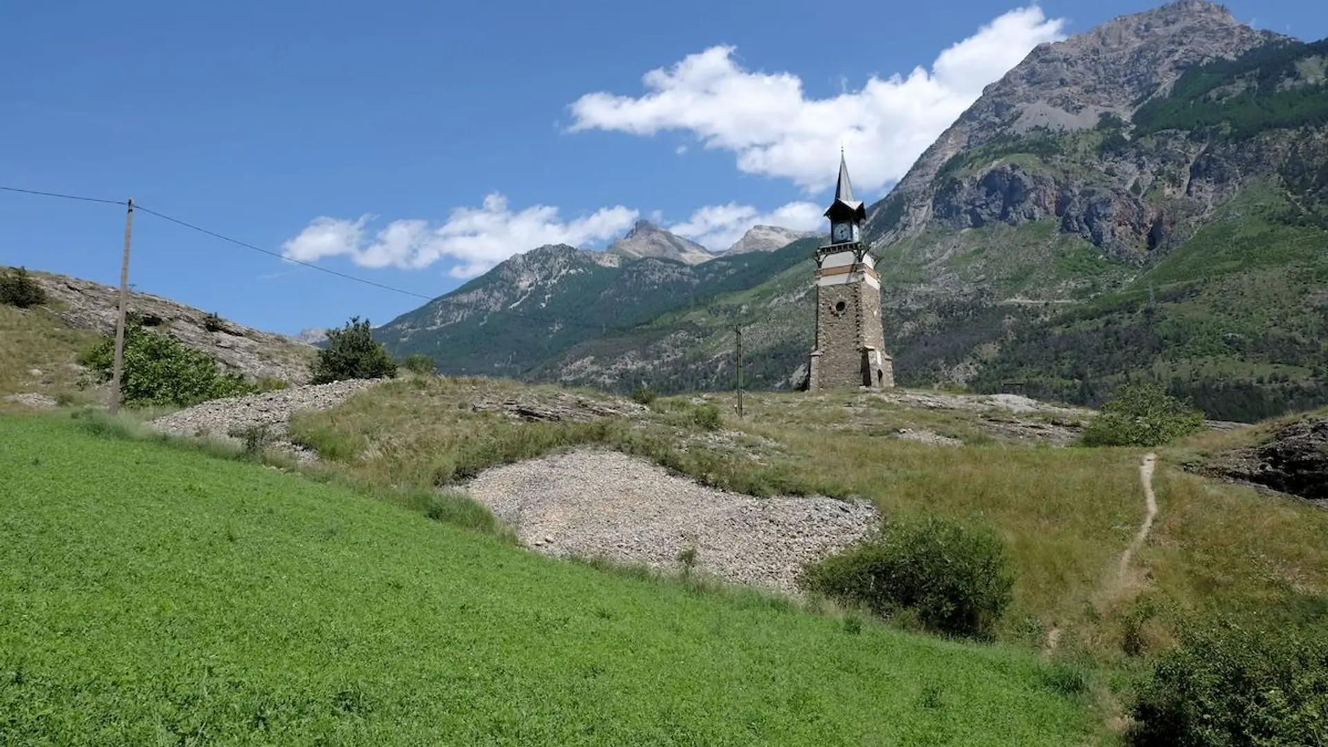 Chemin d'accès à la tour des Hermes