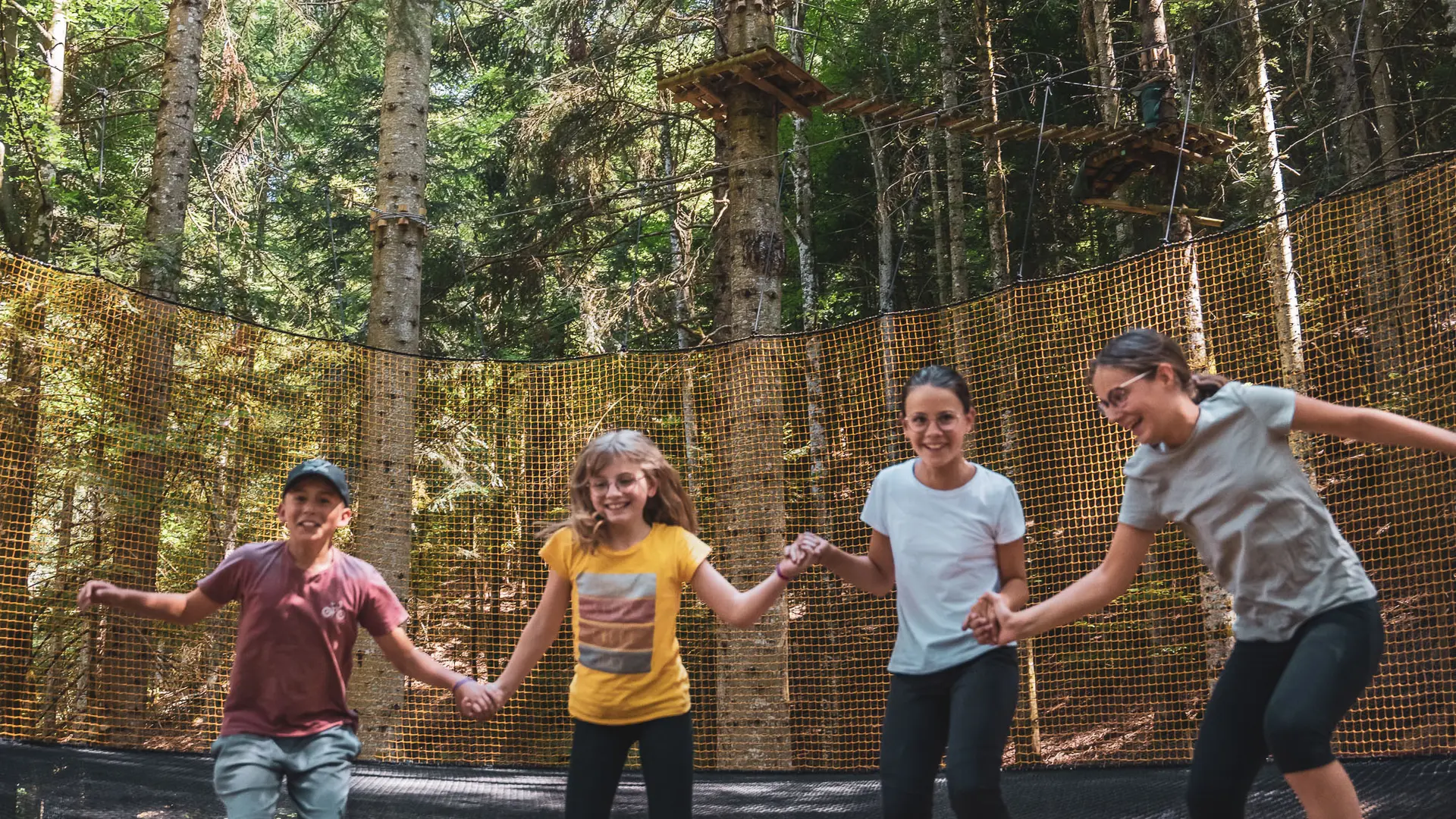 enfants dans l'Arène des Géants