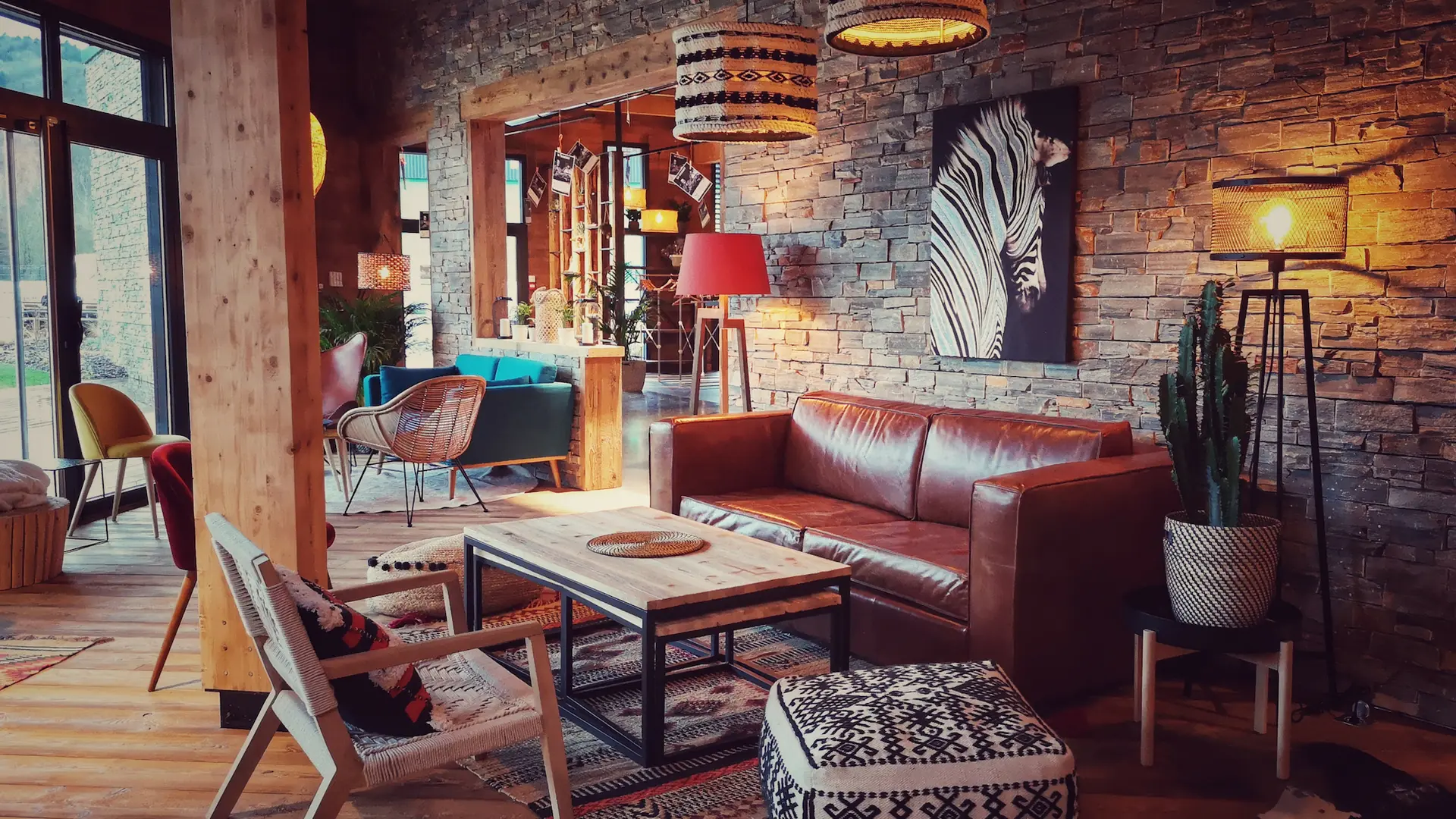 salle de restaurant hippie chic