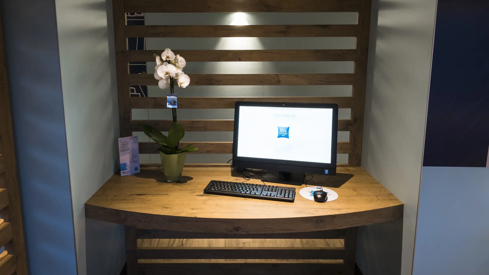 Web corner