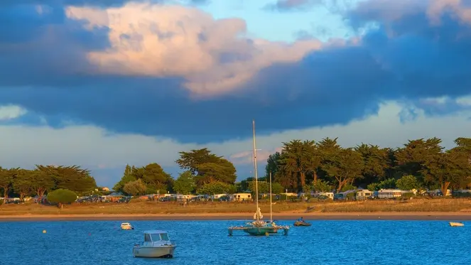 Plage Nord et camping au fond