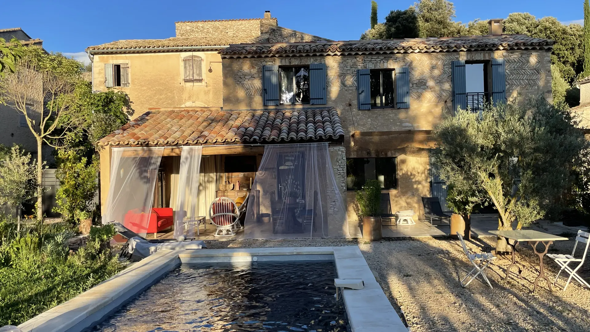 Extérieur piscine et terrasse