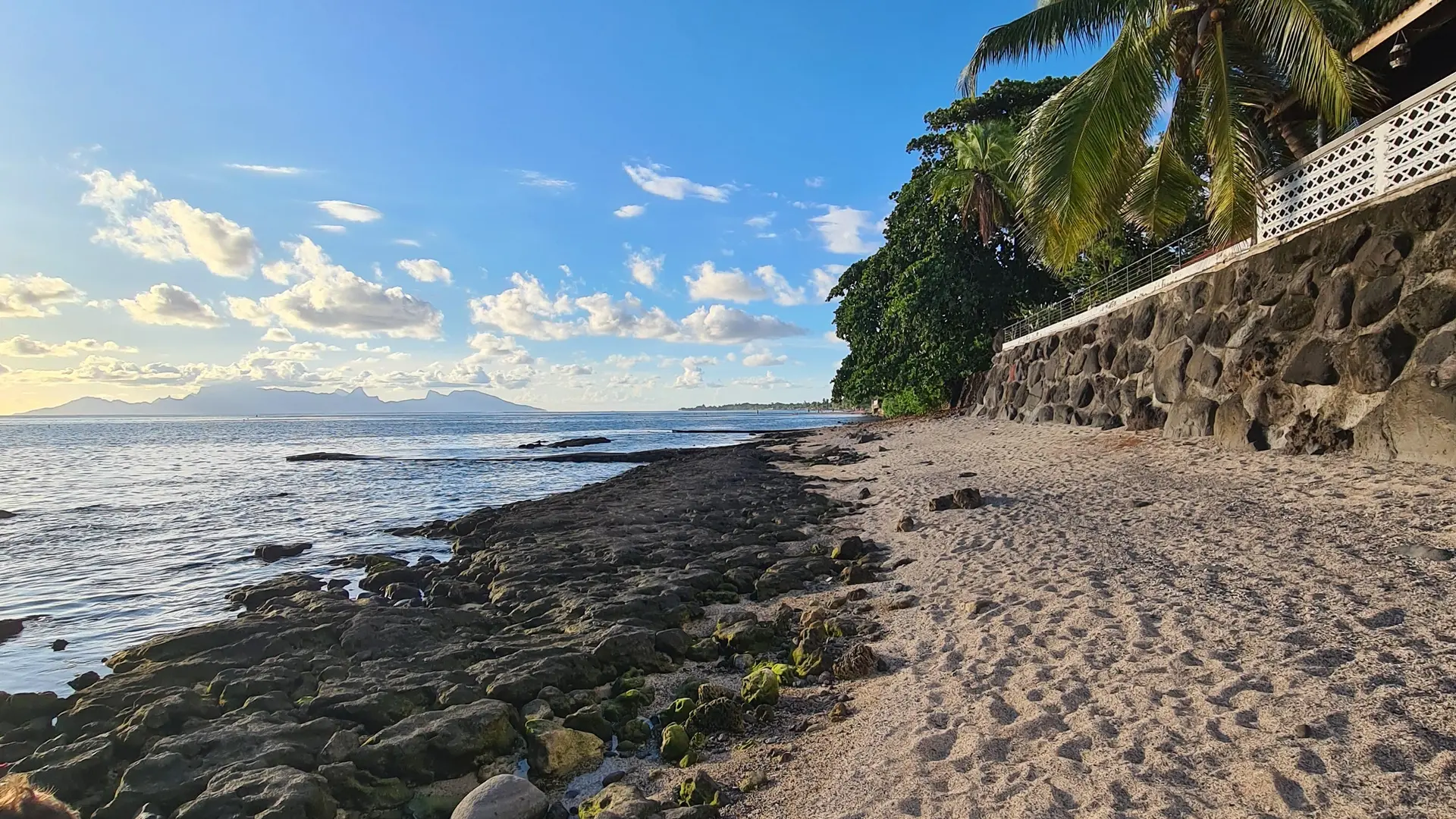 Plage et lagon en bas du Taaroa Lodge_Punaauia