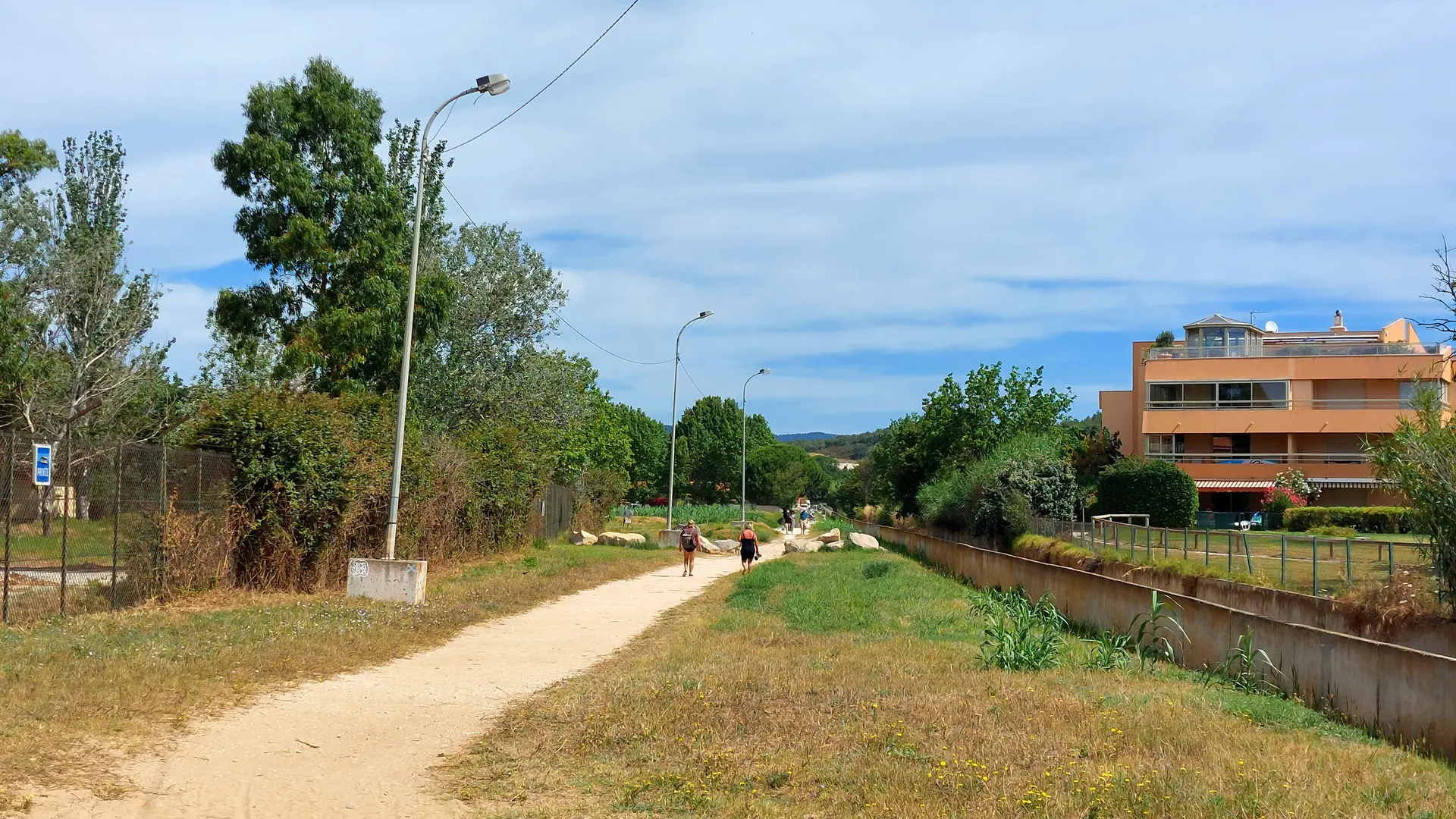 Chemin piétonnier accès plage