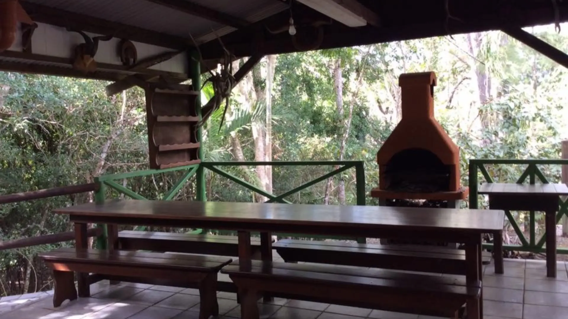 Terrasse avec une grande tablea