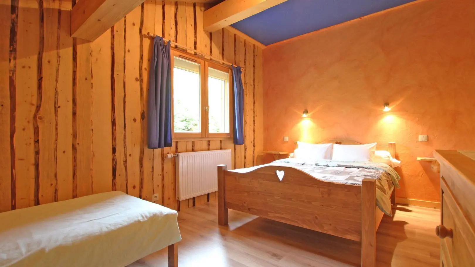 chambre n°3 à l'étage avec 1 lit de 140 et 1 lit de 90