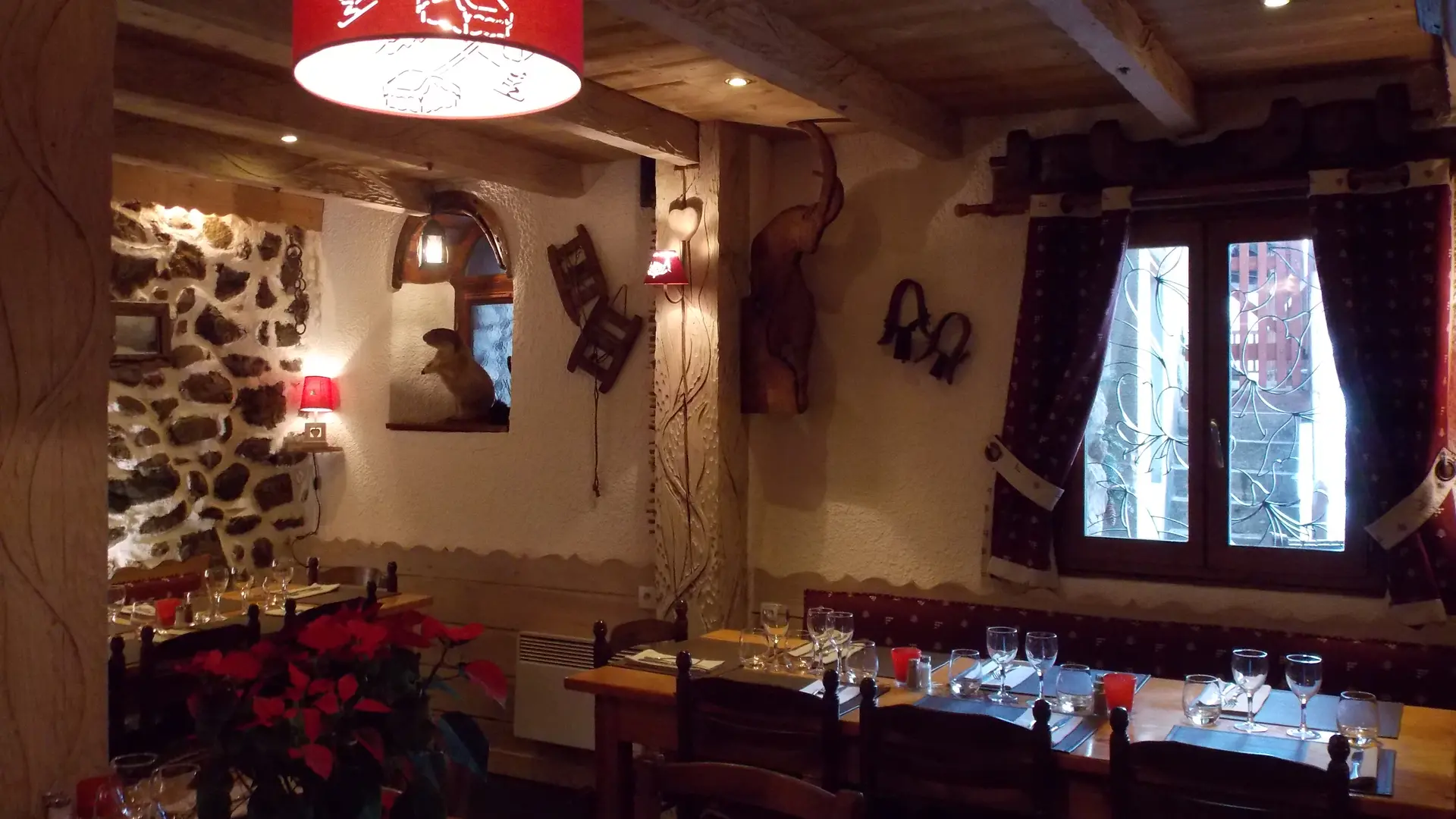 La salle du restaurant - La Grave