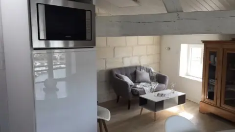 coin salon vue port et mer