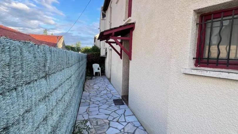 Terrasse privée à l'avant de la maison