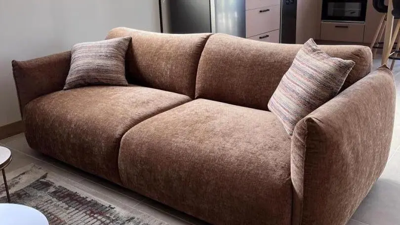 Salon avec canapé et fauteuils