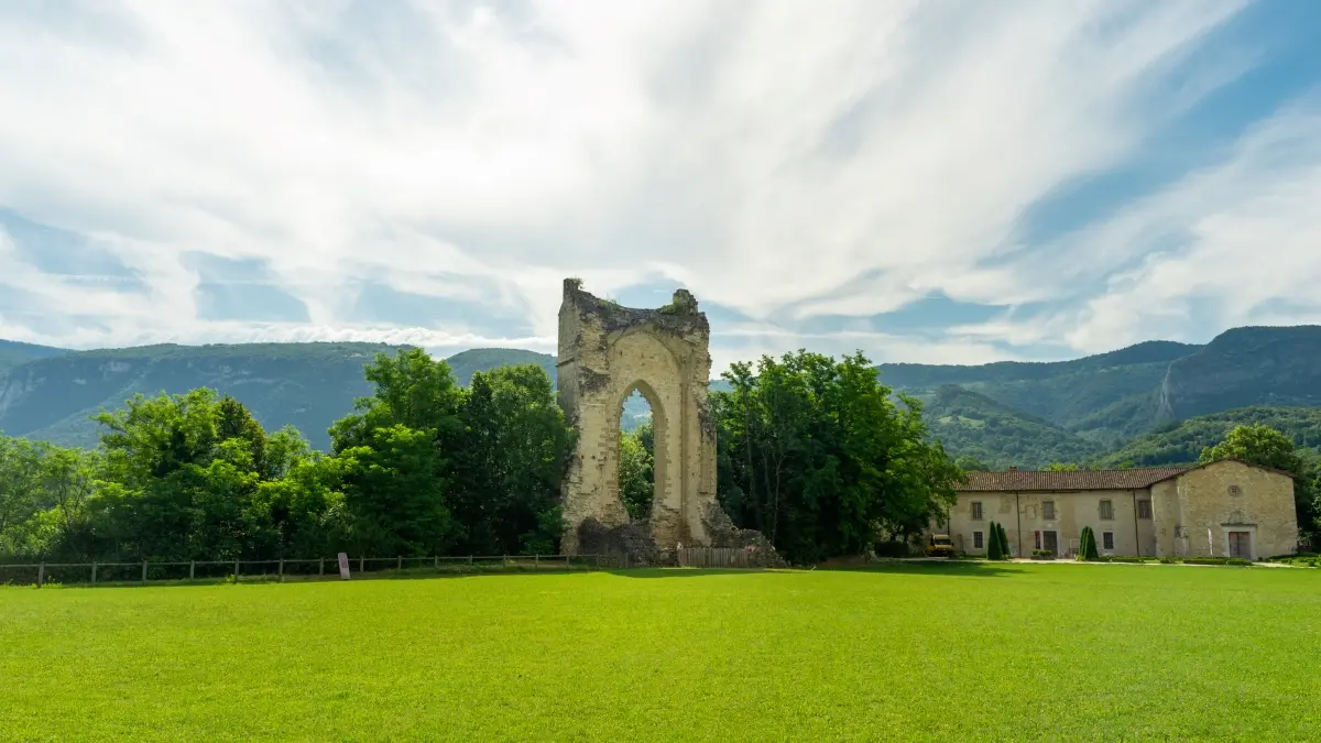 Vestiges de la chapelle castrale et Couvent des carmes- Beauvoir en Royans