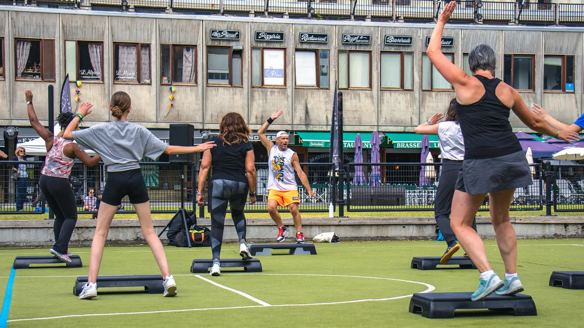 Zumba-stappenlessen in stadspark
