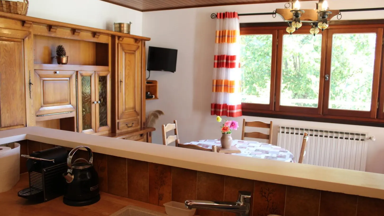 Gîte Chalet St Michel-Espace-cuisine-Saint-Martin-Vésubie-Gîtes de France des Alpes-Maritimes