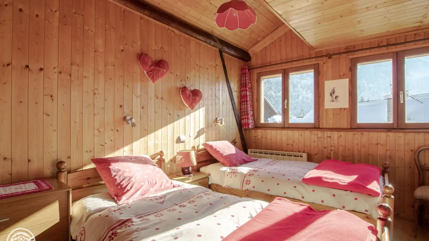 A l'étage, chambre 2, avec 2 lits 90cm.