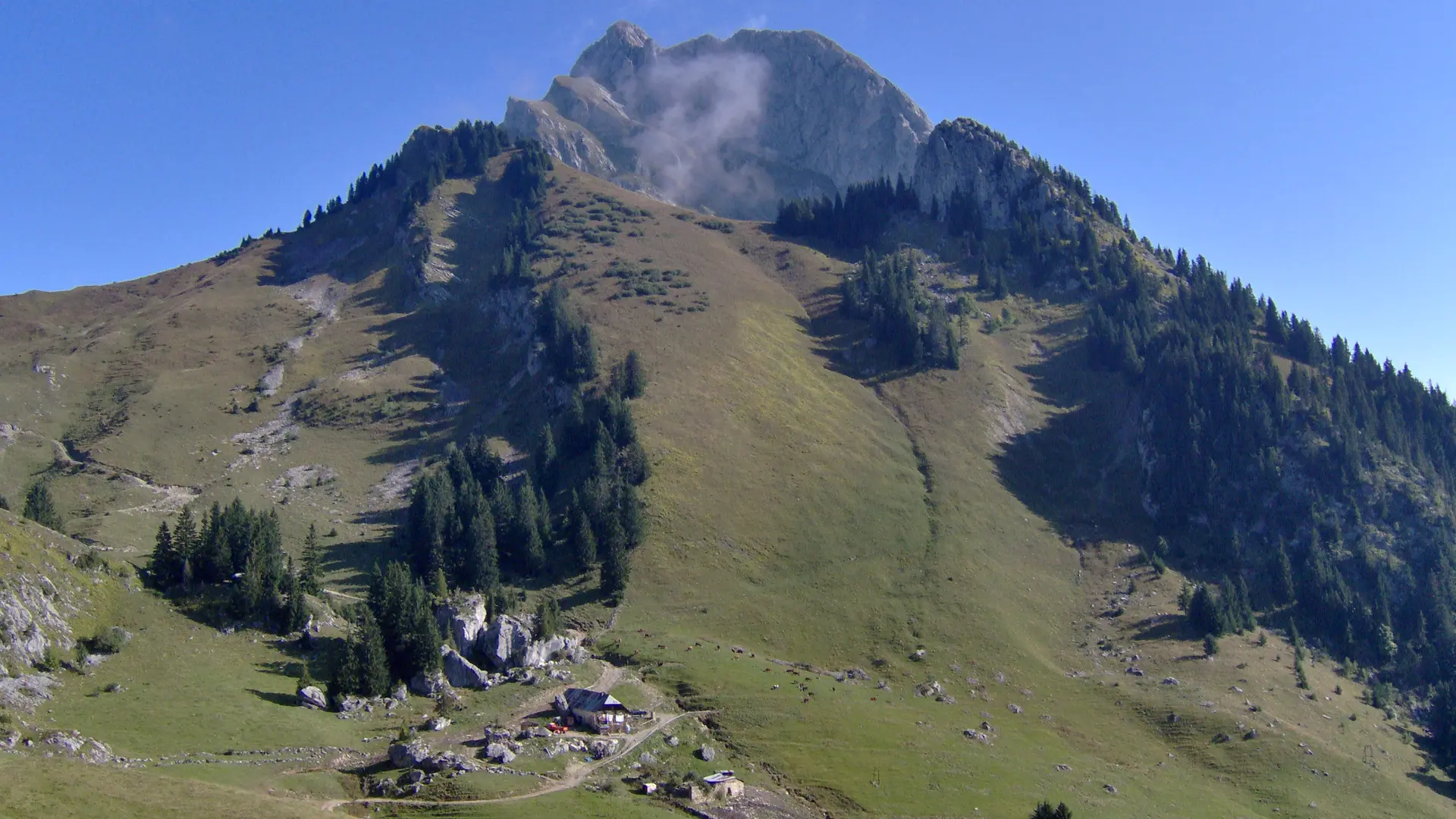 Hiking between Bise and Ubine