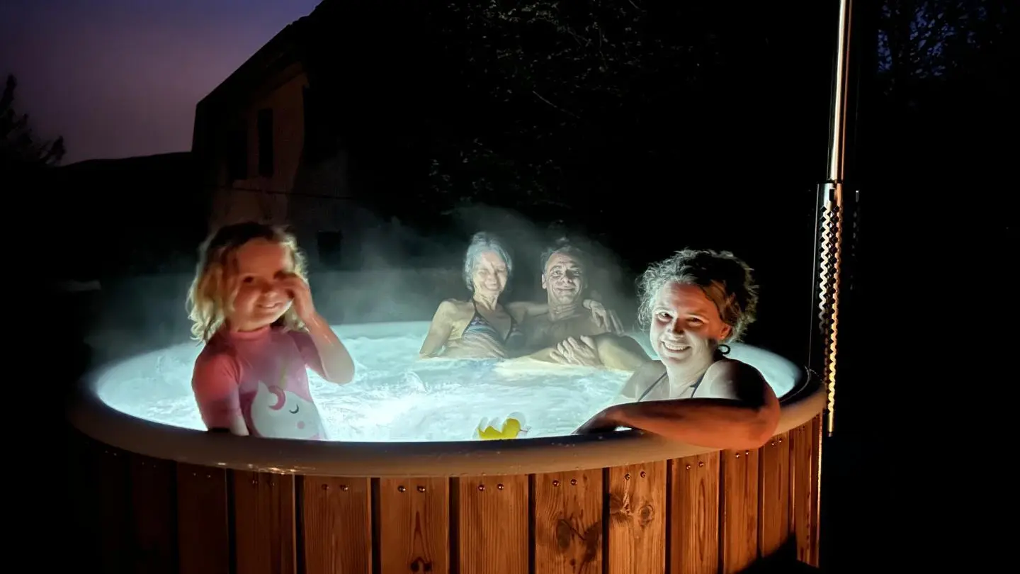 S'offrir un vrai moment détente !
Venez profiter du bain nordique - spa avec ses jets de massage et bulles relaxantes