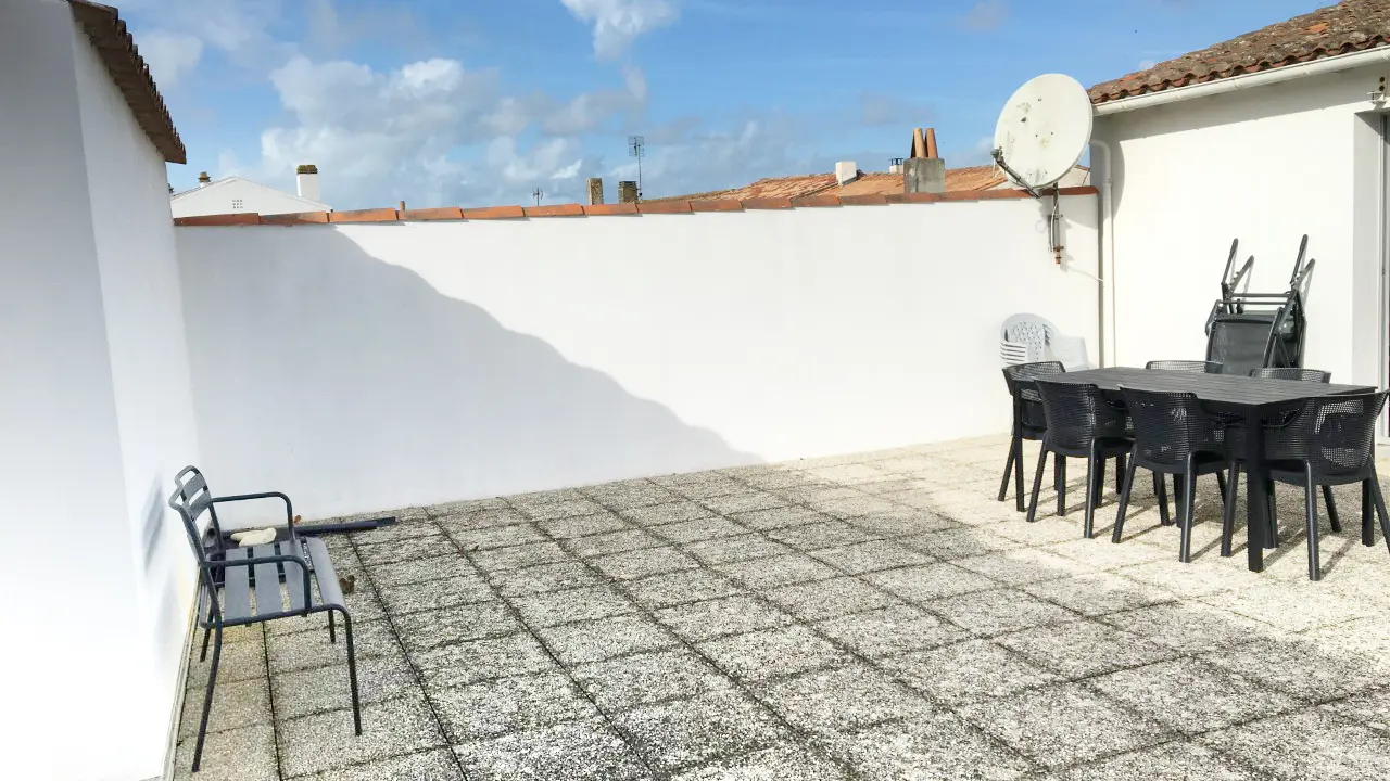 Terrasse avec vue sur le clocher