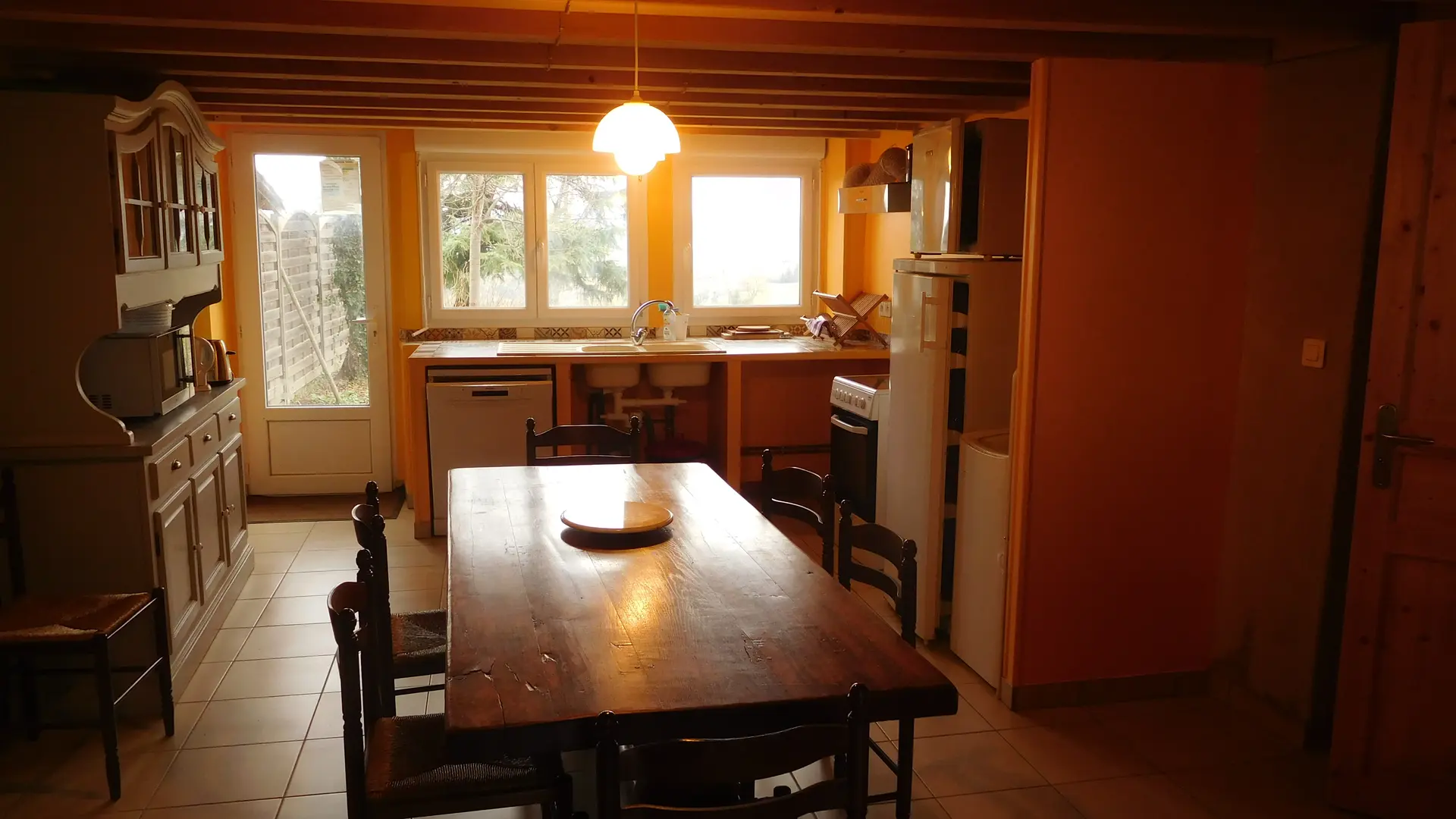 salle à manger gîte chez Luc