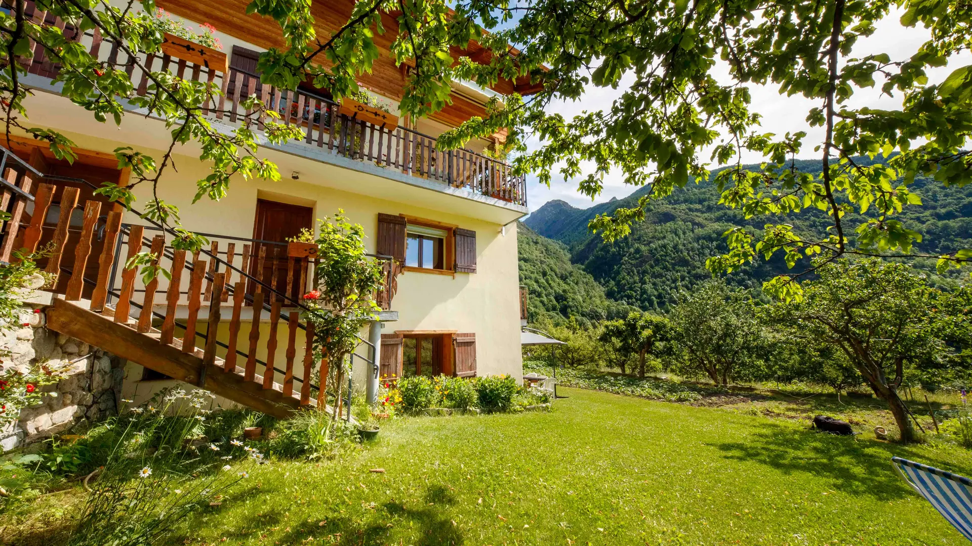 Gîte Les Rosiers-Jardin-Saint-Étienne-de-Tinée-Gîtes de France des Alpes-Maritimes